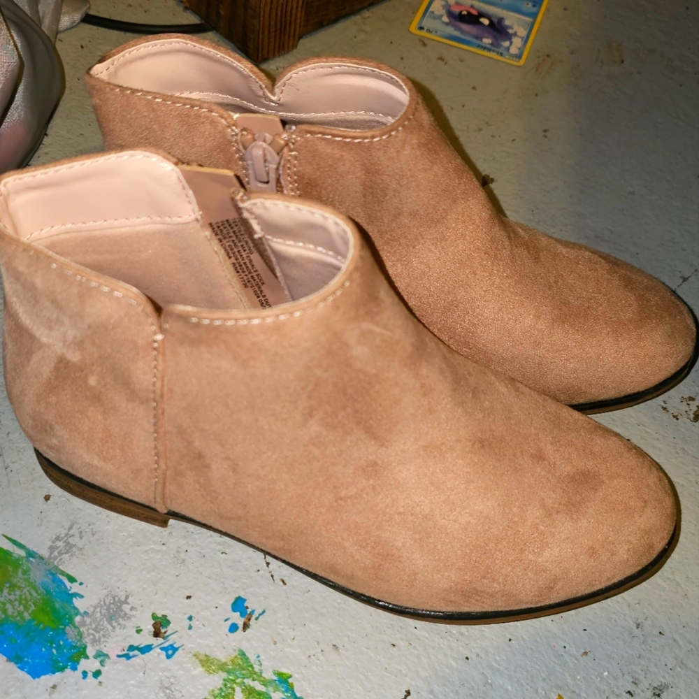 Girls size 2 cat and Jack booties